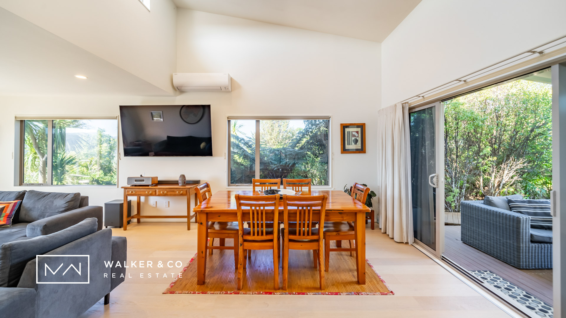 16 Dinning room