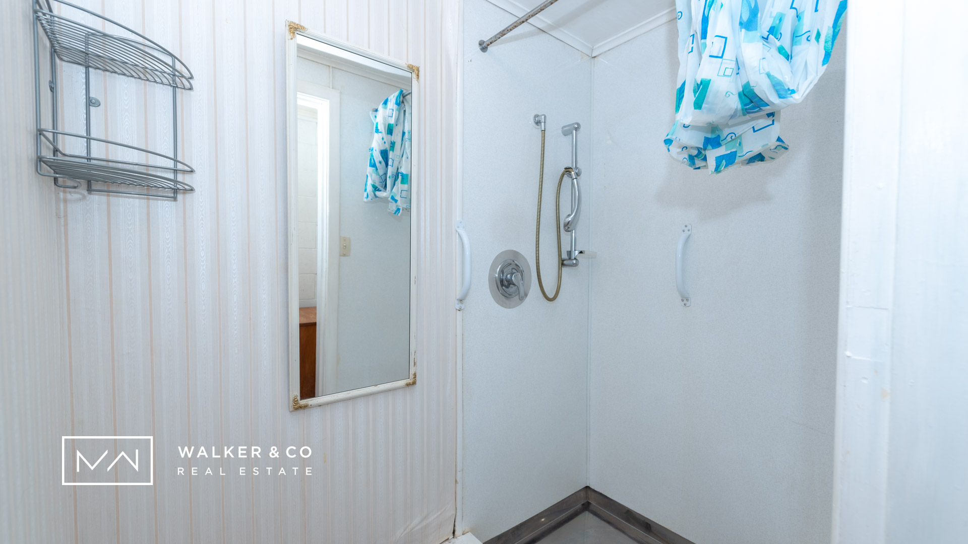 25 Laundry shower
