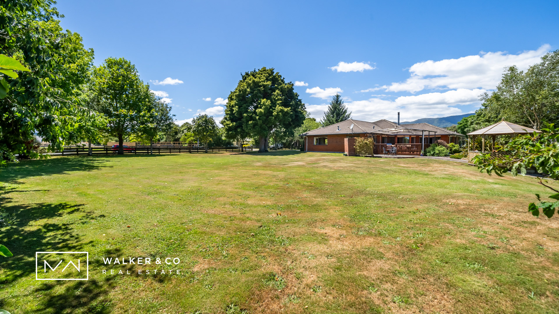13 Side lawn