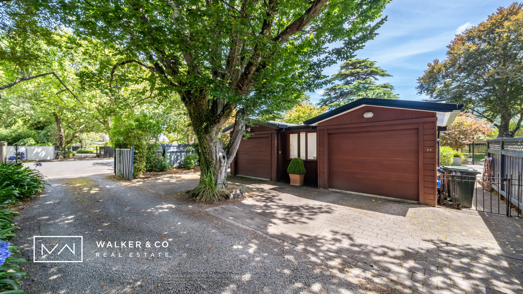 23 Garage