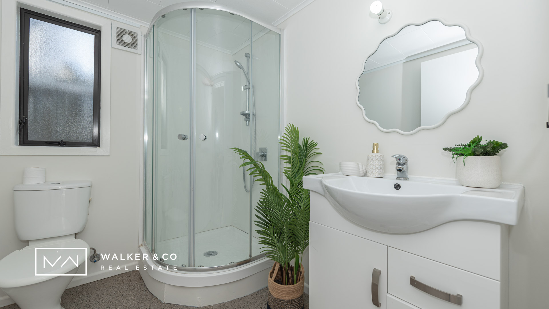 16 Flat bathroom 1