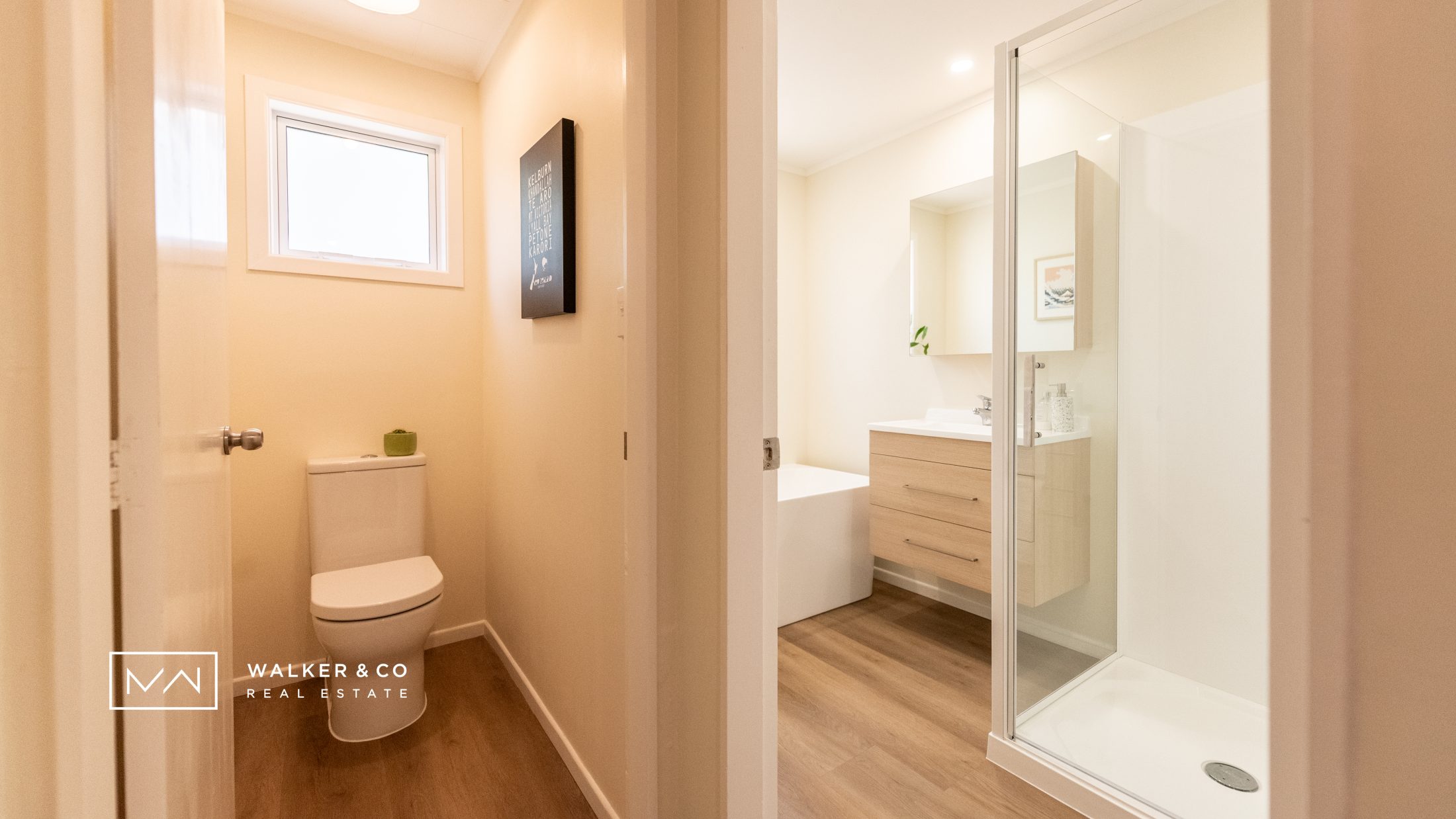 13 toilet:bath