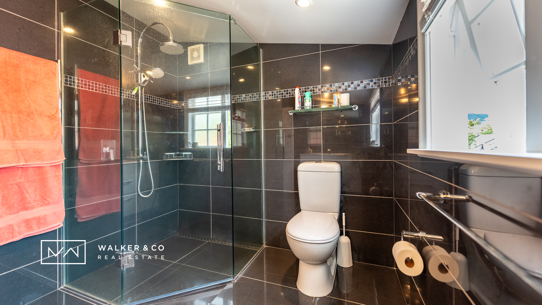 22 Master bathroom