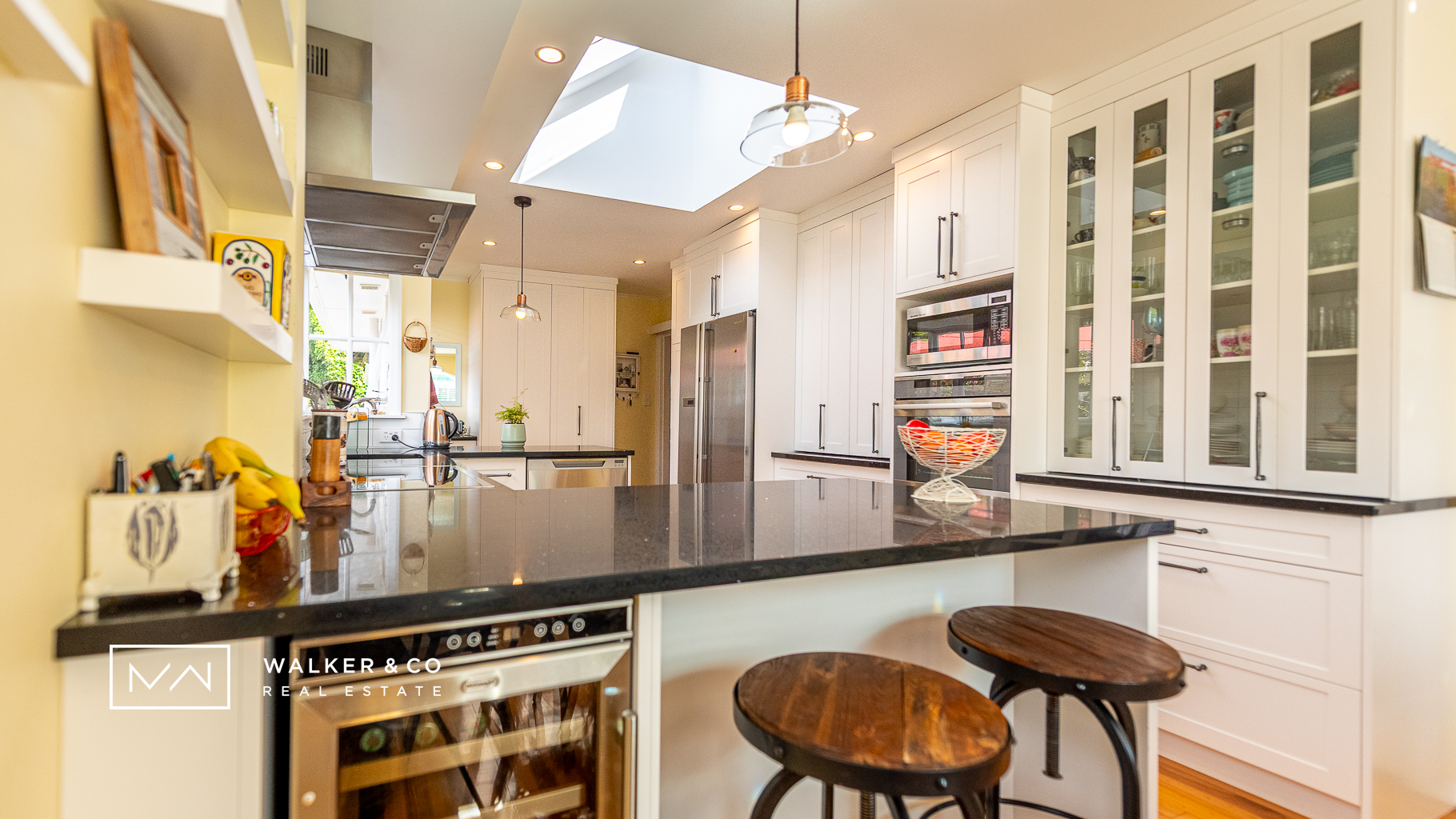9 Bar kitchen